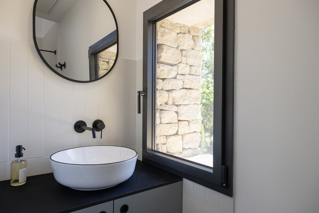 27 - Mas des Chênes Blancs: Villa: Bathroom