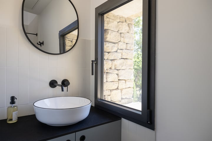 27 - Mas des Chênes Blancs: Villa: Bathroom