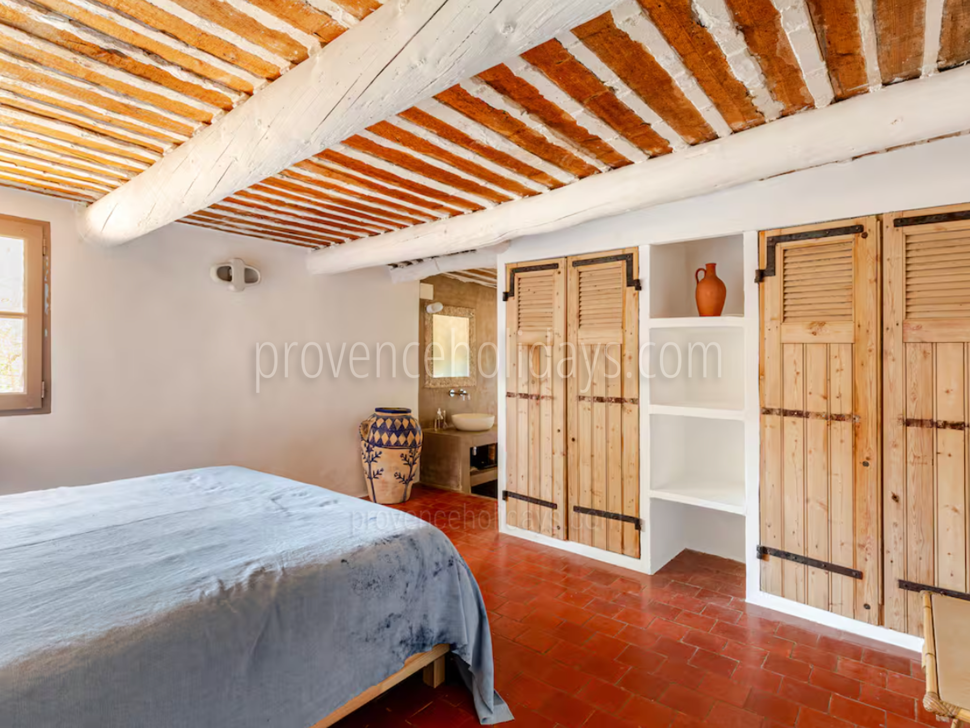 23 - Les Vues du Luberon: Villa: Bedroom