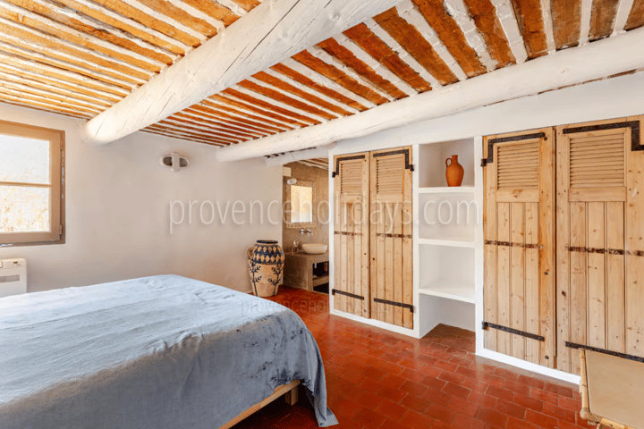 23 - Les Vues du Luberon: Villa: Bedroom