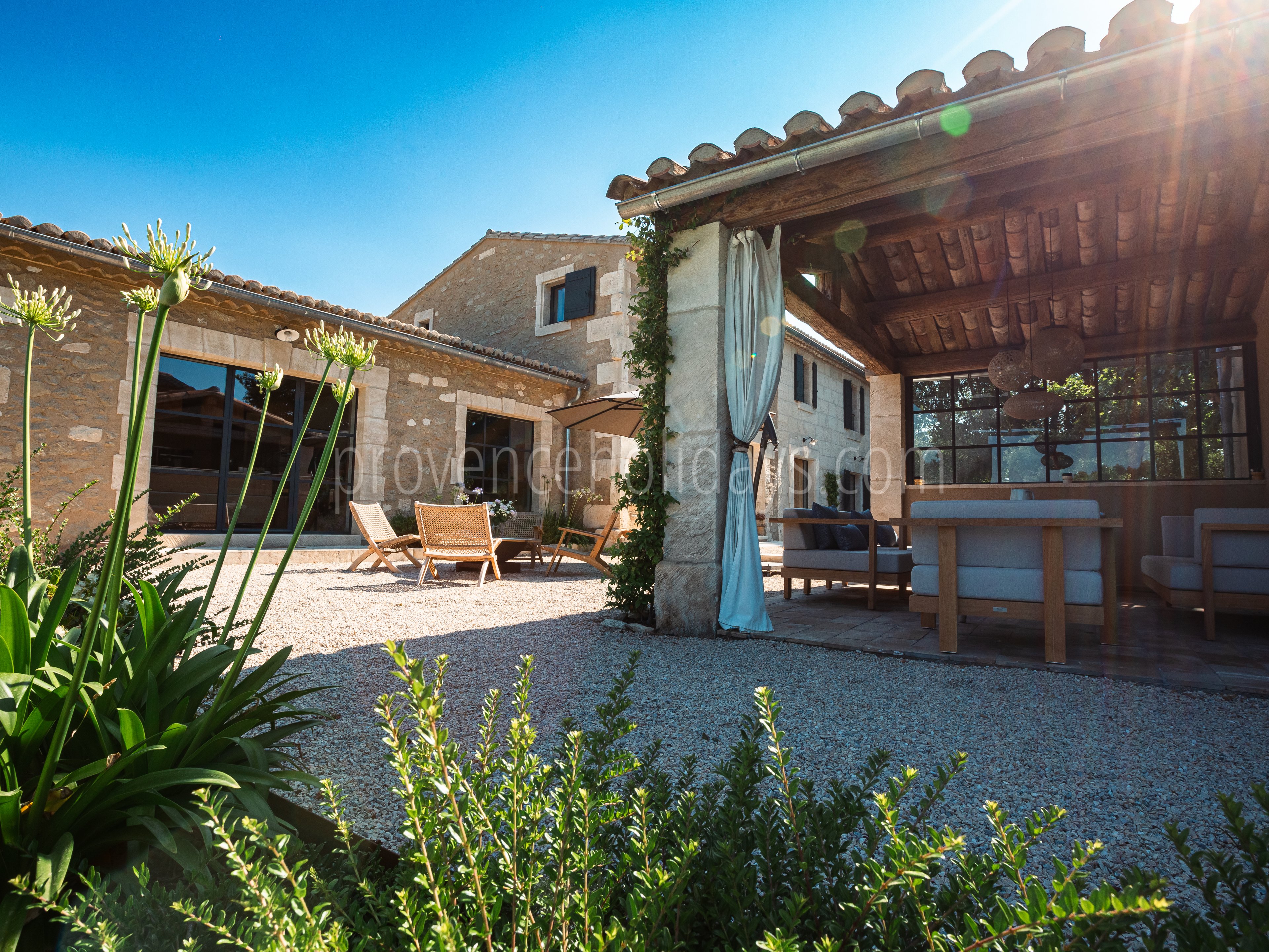 13 - Mas des Lumières: Villa: Exterior