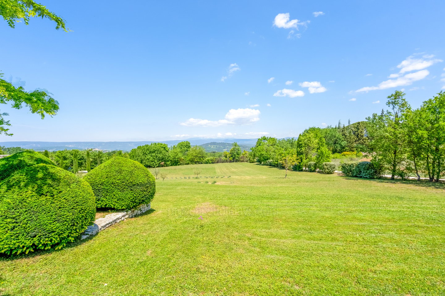 64 - Bastide des Magnans: Villa: Exterior