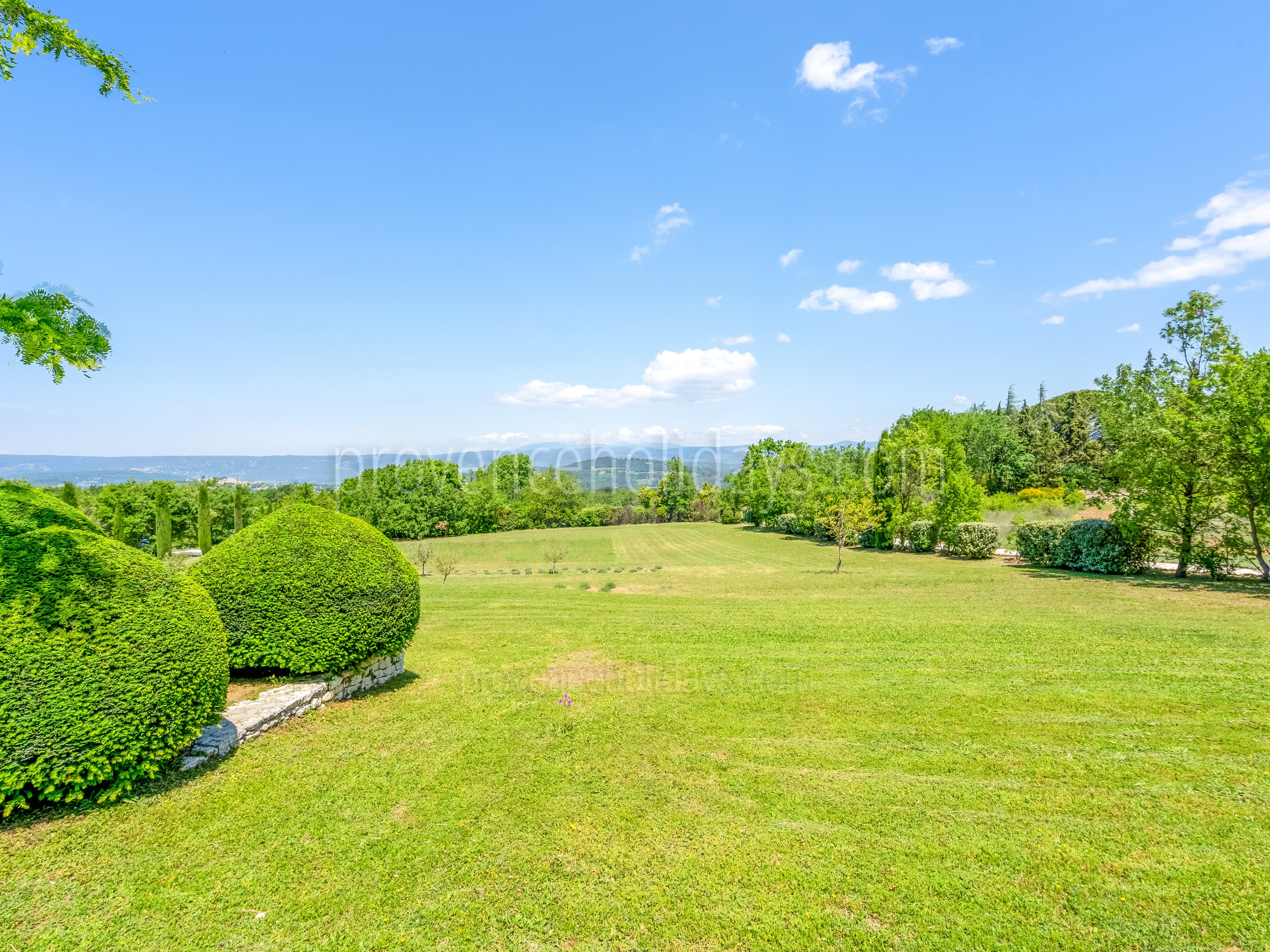 64 - Bastide des Magnans: Villa: Exterior