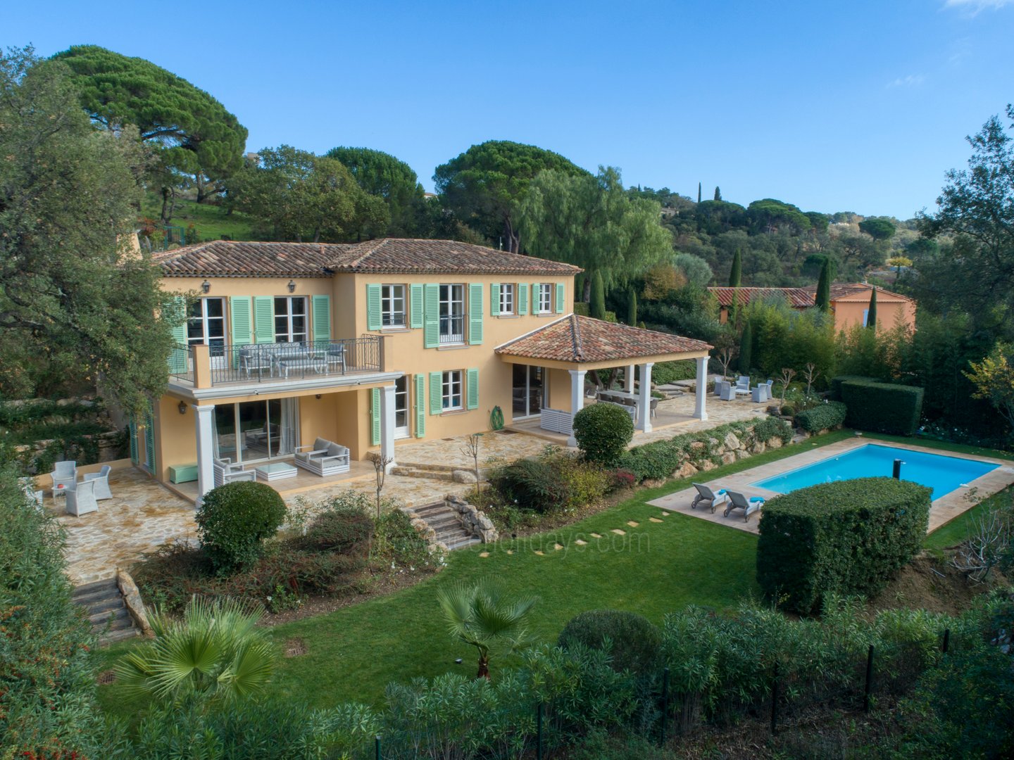 -1 - Manoir de Seraphine: Villa: Exterior