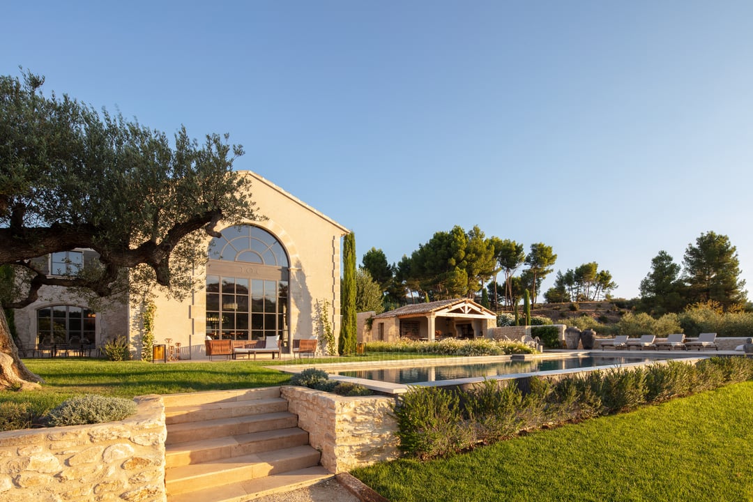 Location de vacances de luxe avec piscine chauffée dans les Alpilles