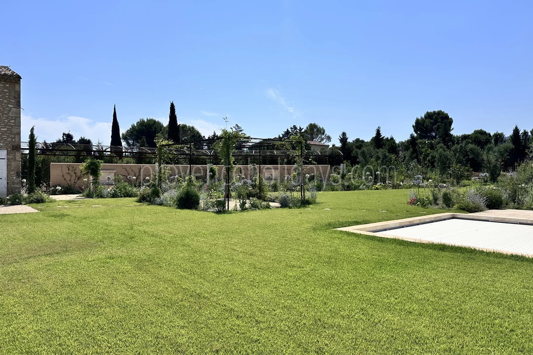 21 - Provençal mas in Eygalières: Villa: Exterior