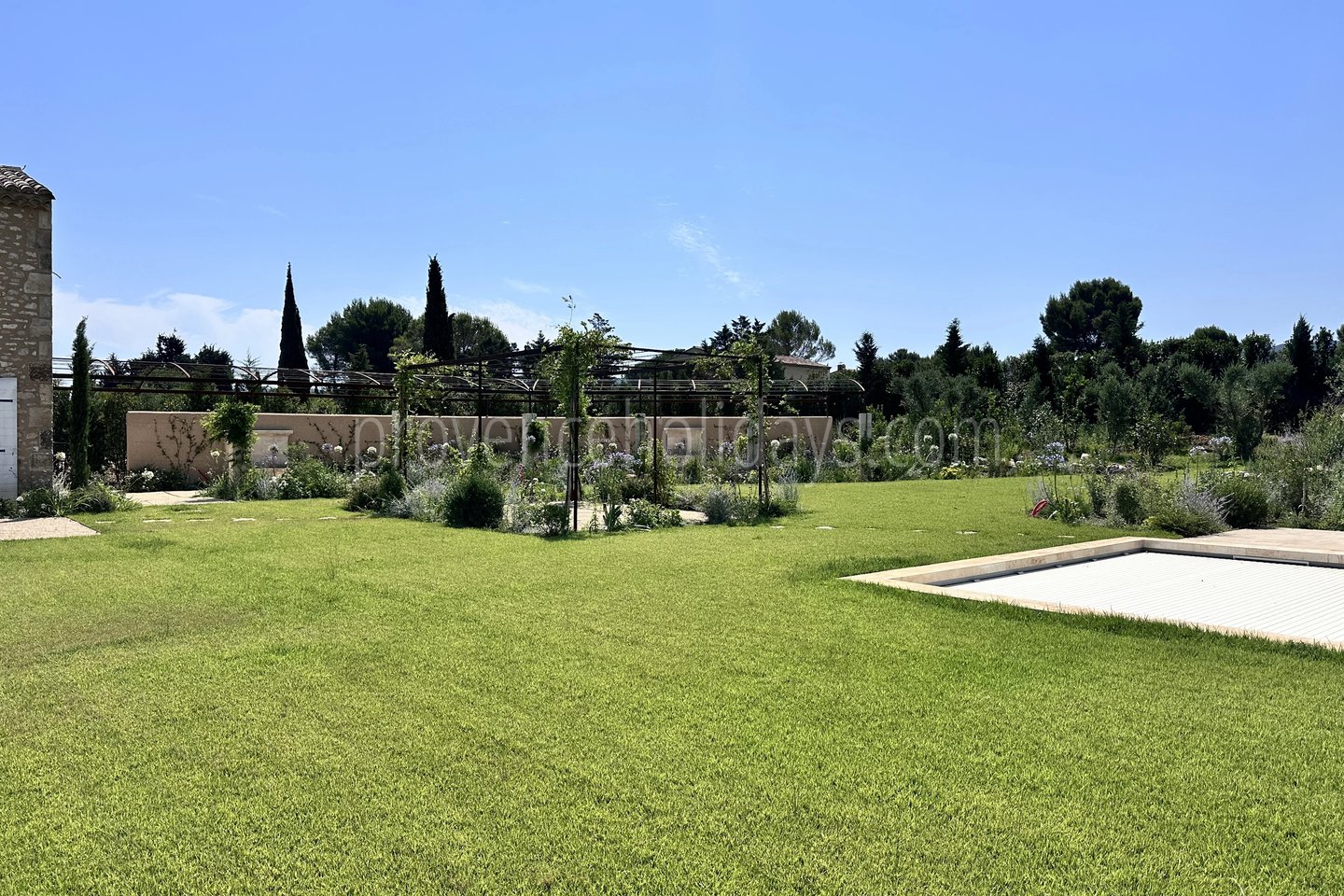 21 - Provençal mas in Eygalières: Villa: Exterior