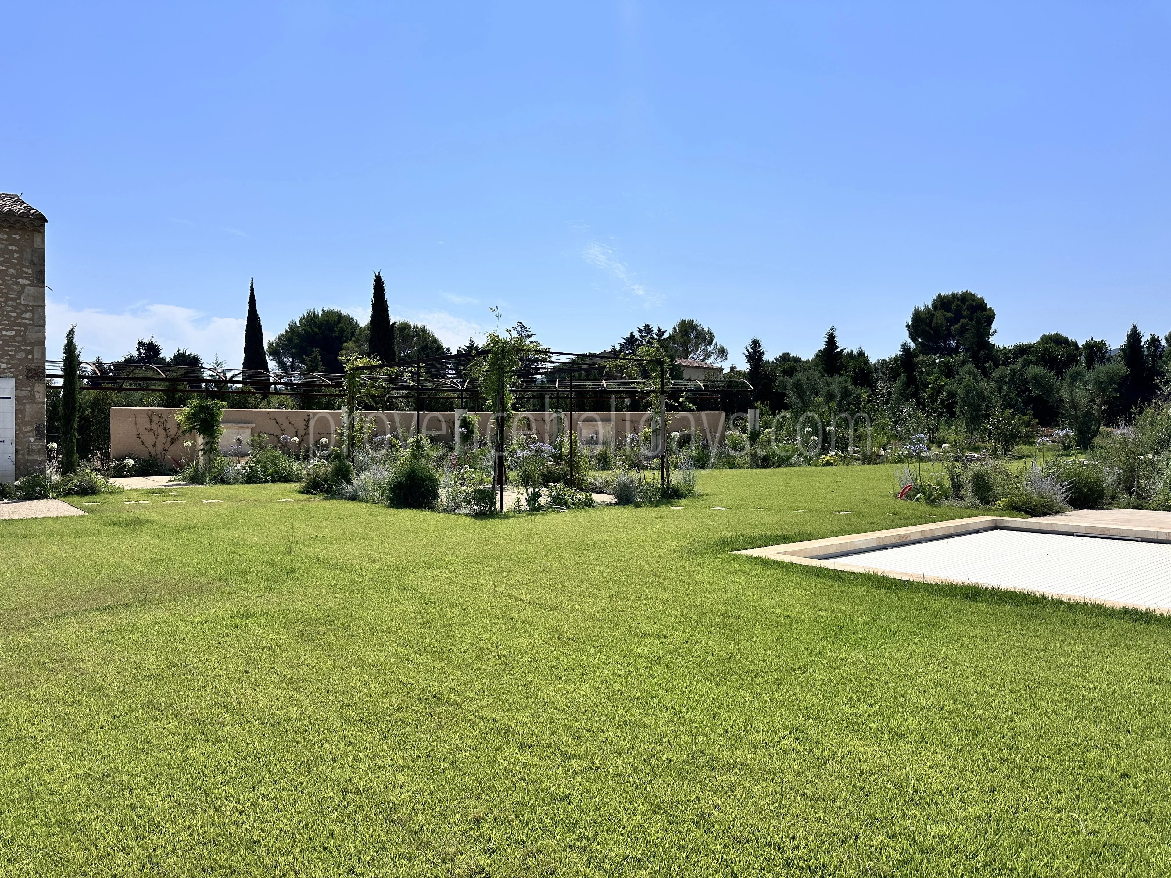 21 - Provençal mas in Eygalières: Villa: Exterior