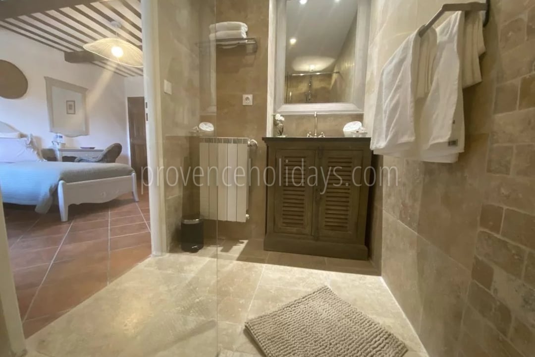 18 - Bastide with lavender in Gordes: Villa: Interior
