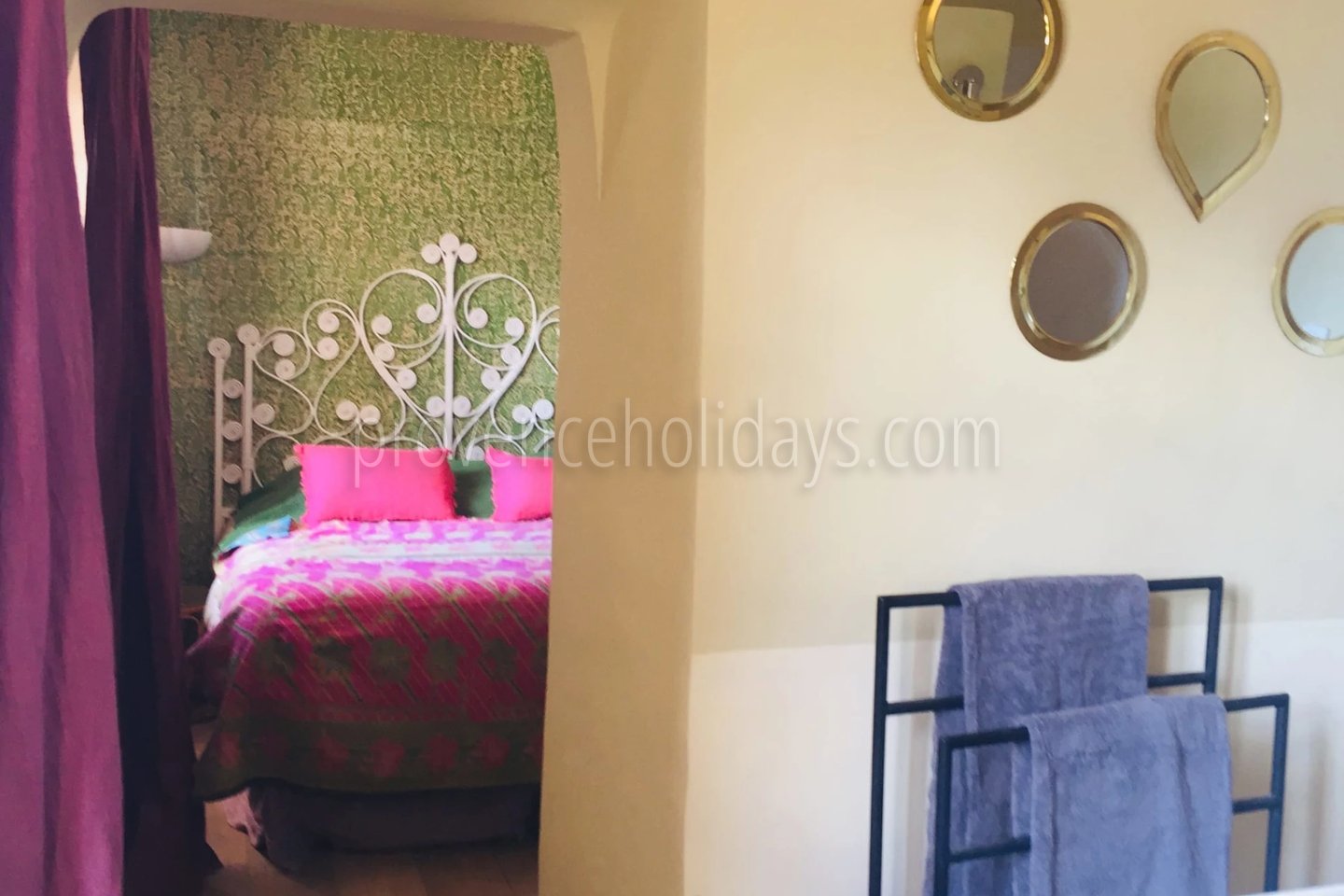 27 - La Bastide Ensoleillée: Villa: Bedroom