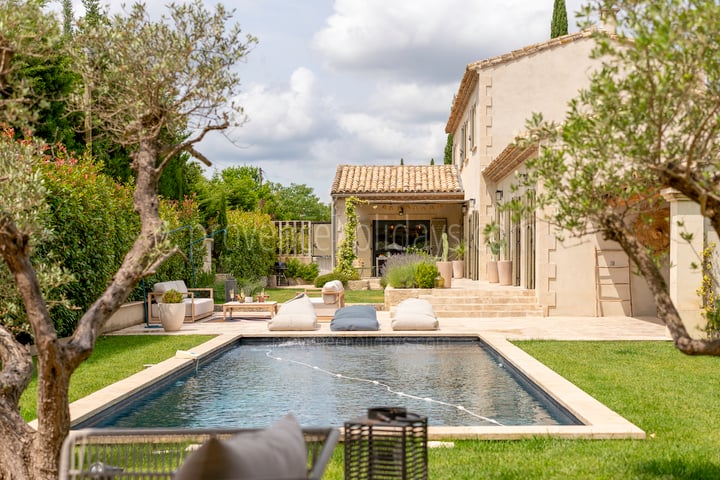 Villa moderne avec piscine à Saint-Rémy-de-Provence