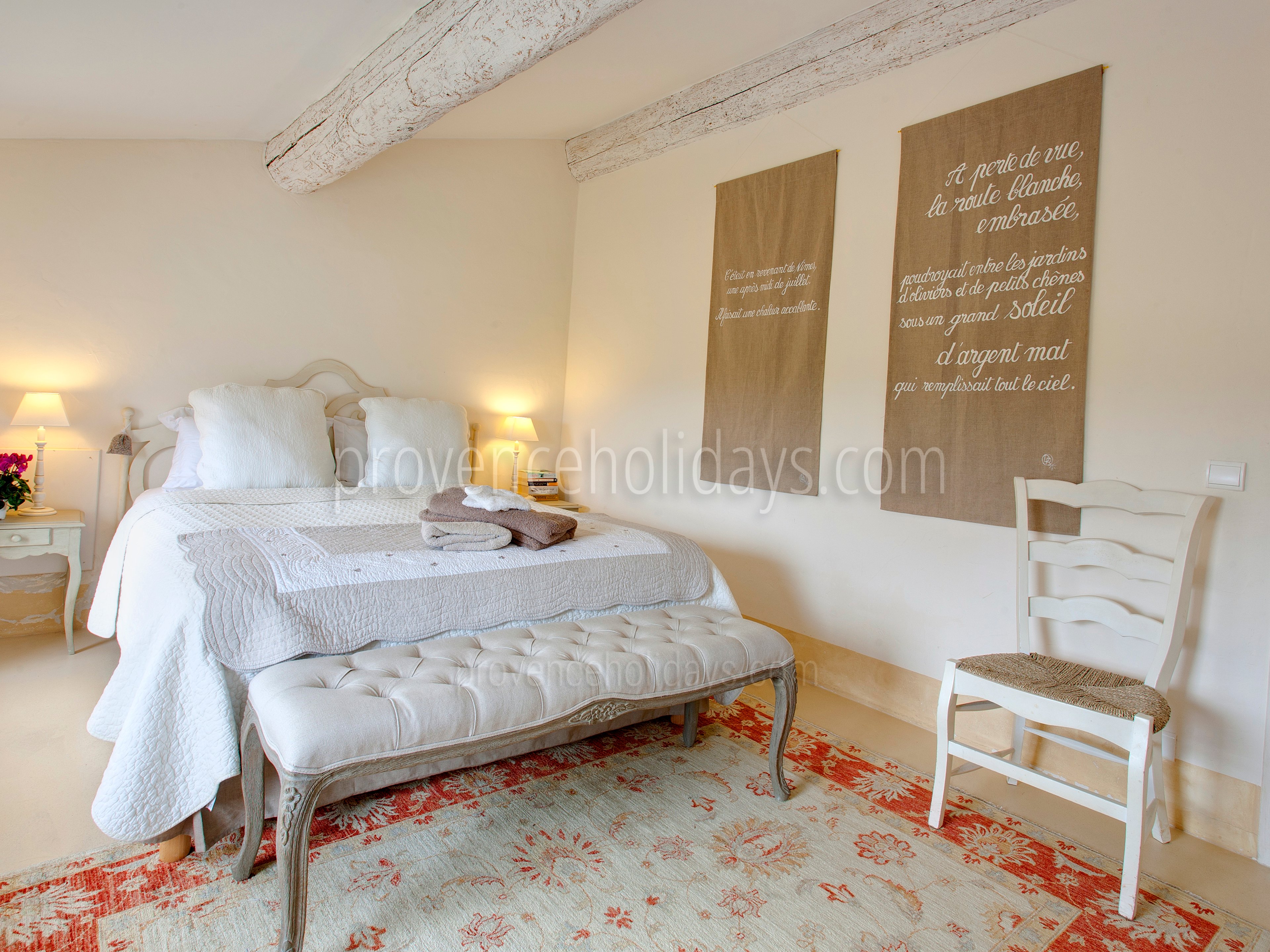 18 - Mas Bonnieux: Villa: Bedroom