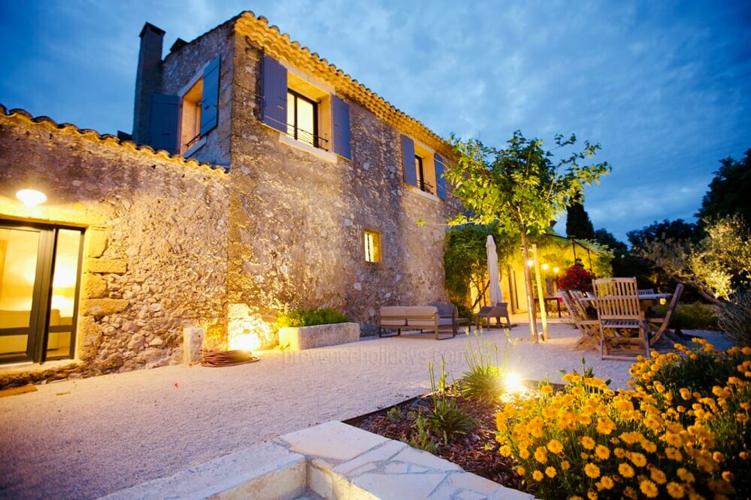 12 - Les Jardins des Alpilles: Villa: Exterior