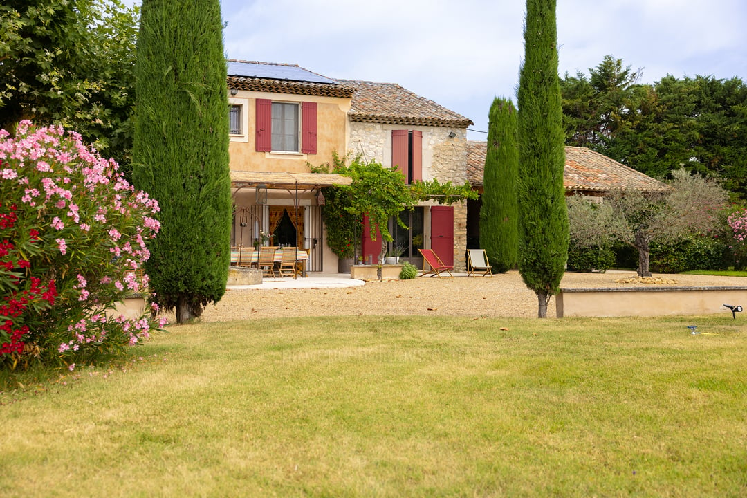 25 - Le Mas d\'Orgon: Villa: Exterior