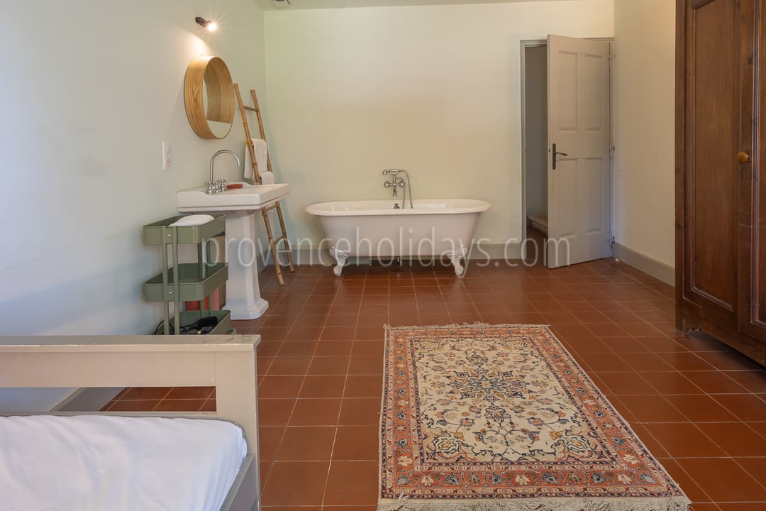 21 - Mas du Lierre: Villa: Bathroom