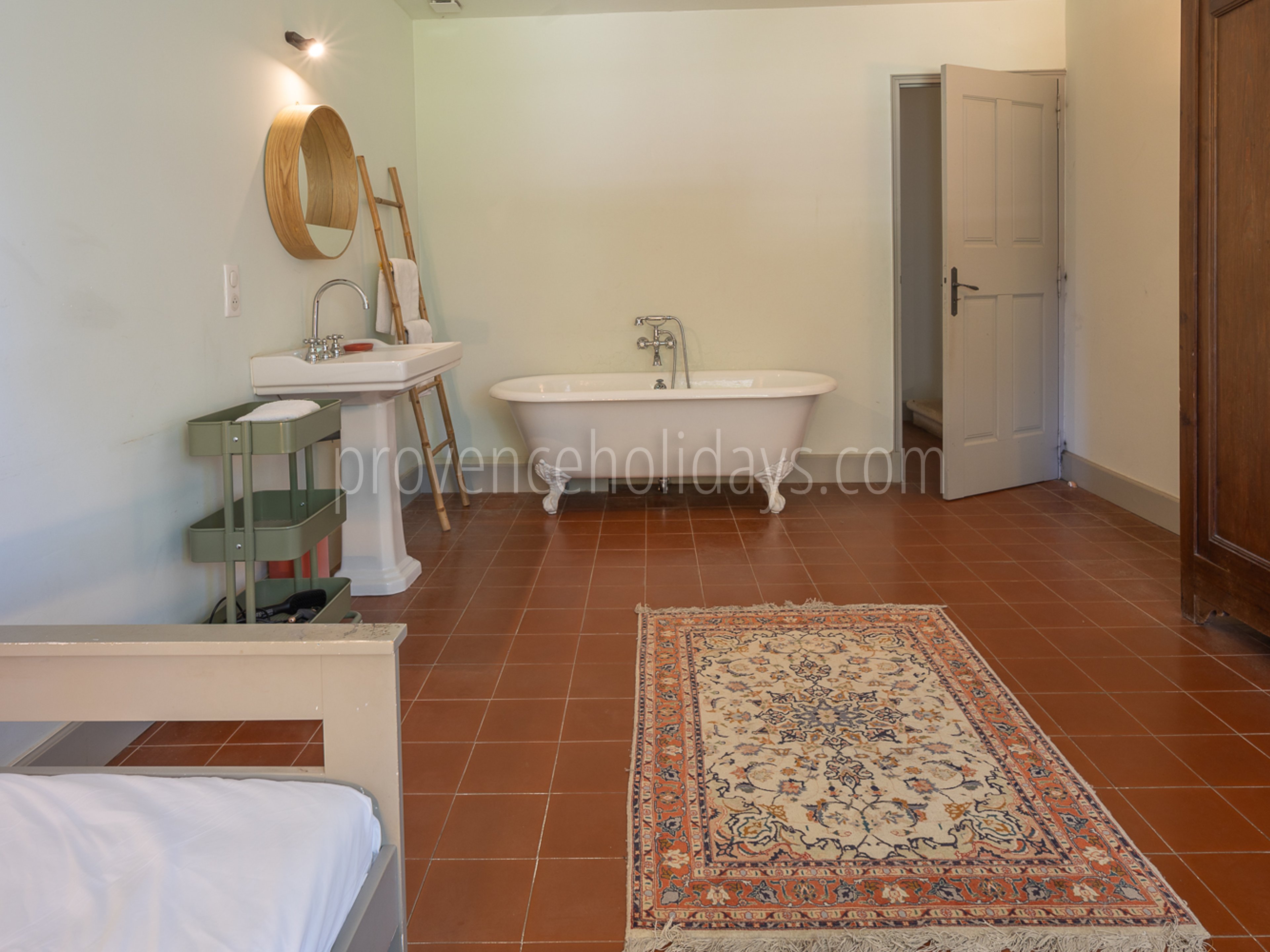 21 - Mas du Lierre: Villa: Bathroom