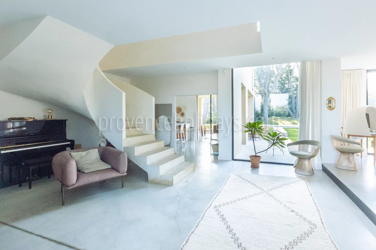 15 - Quiet house in Eygalières: Villa: Interior