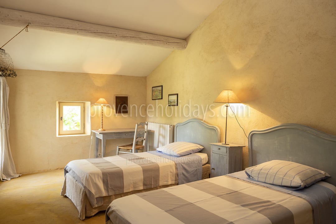 4 - Mas de Marguerite: Villa: Bedroom