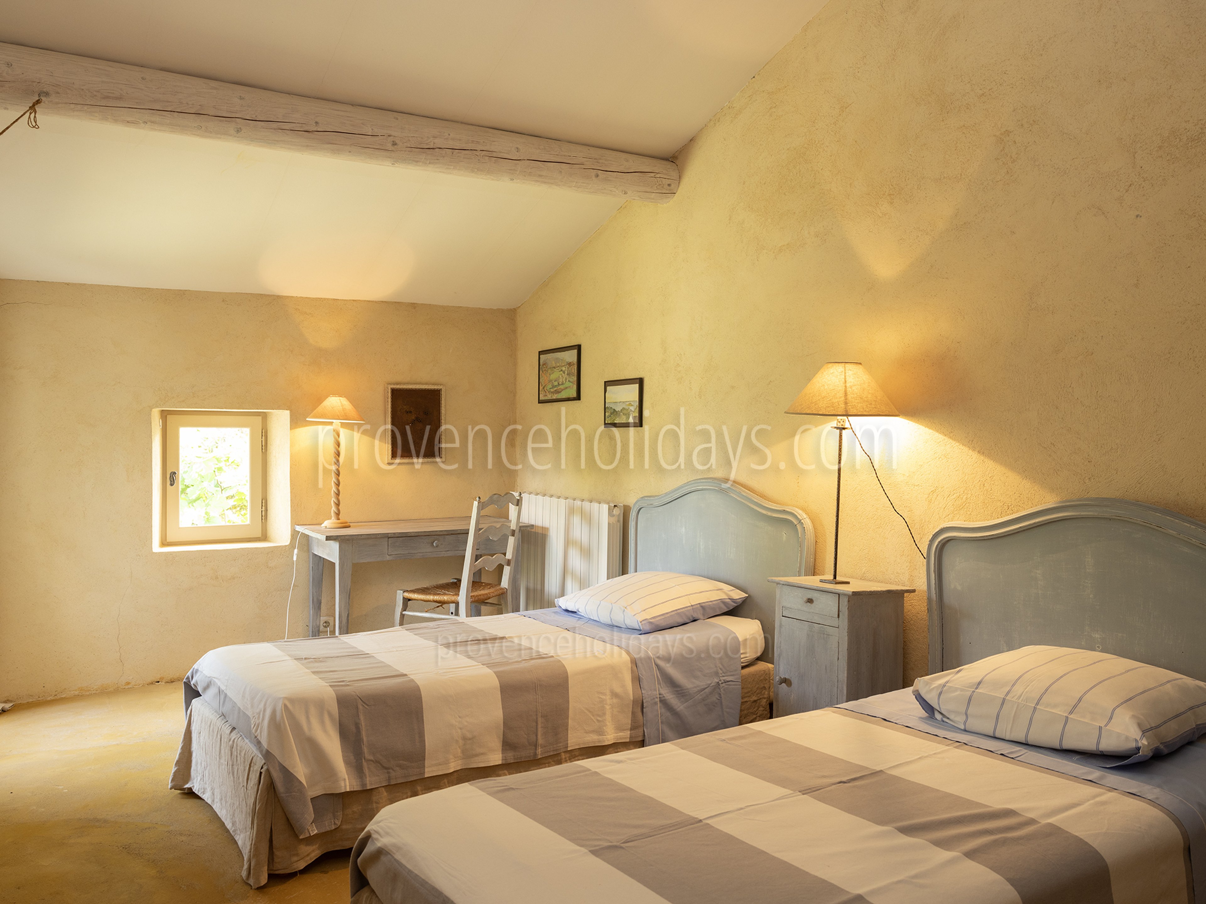 4 - Mas de Marguerite: Villa: Bedroom