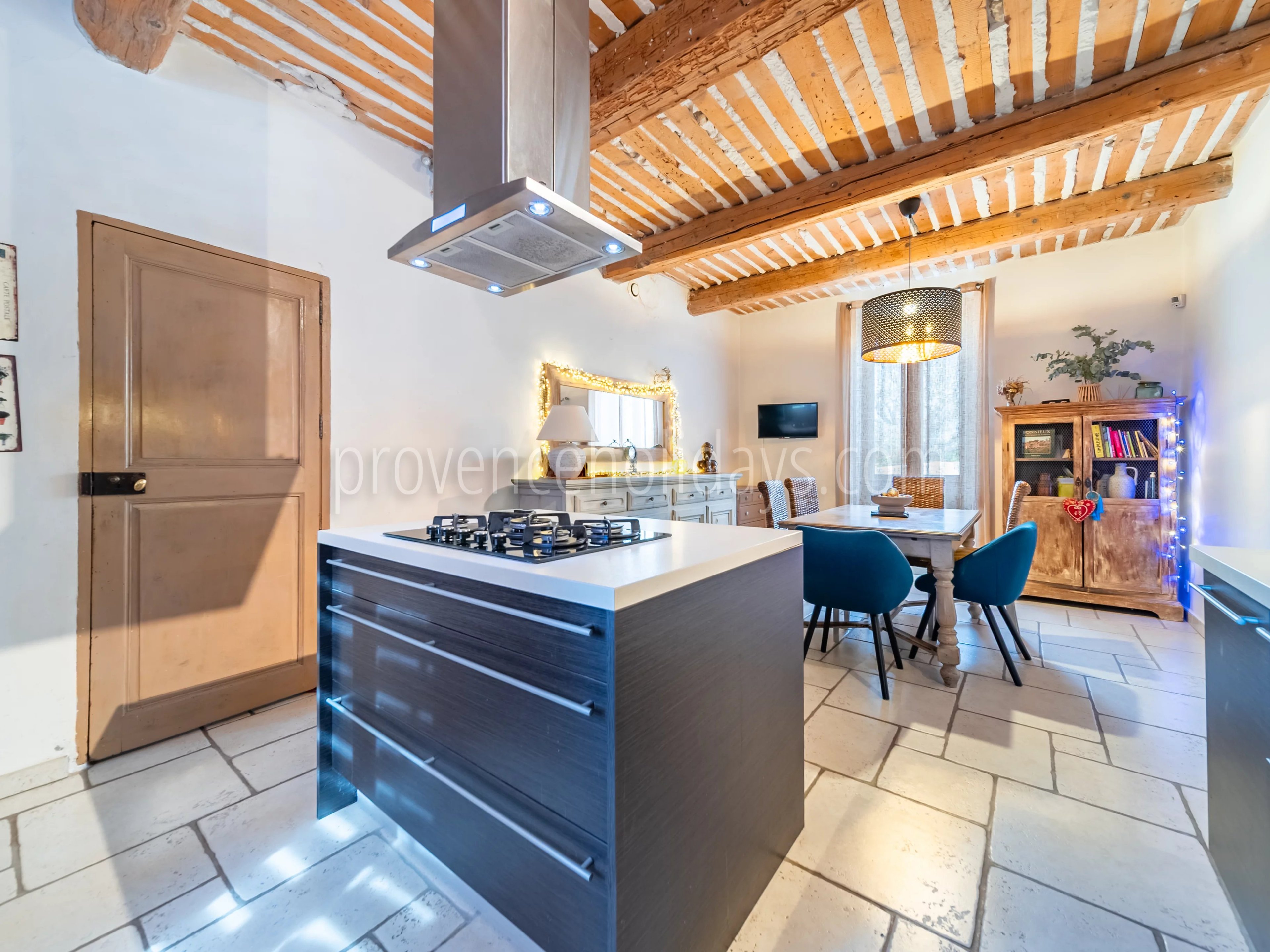 13 - Mas with pool in Bonnieux: Villa: Interior