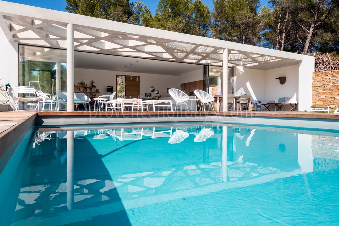 Contemporary villa with sea view in La Ciotat