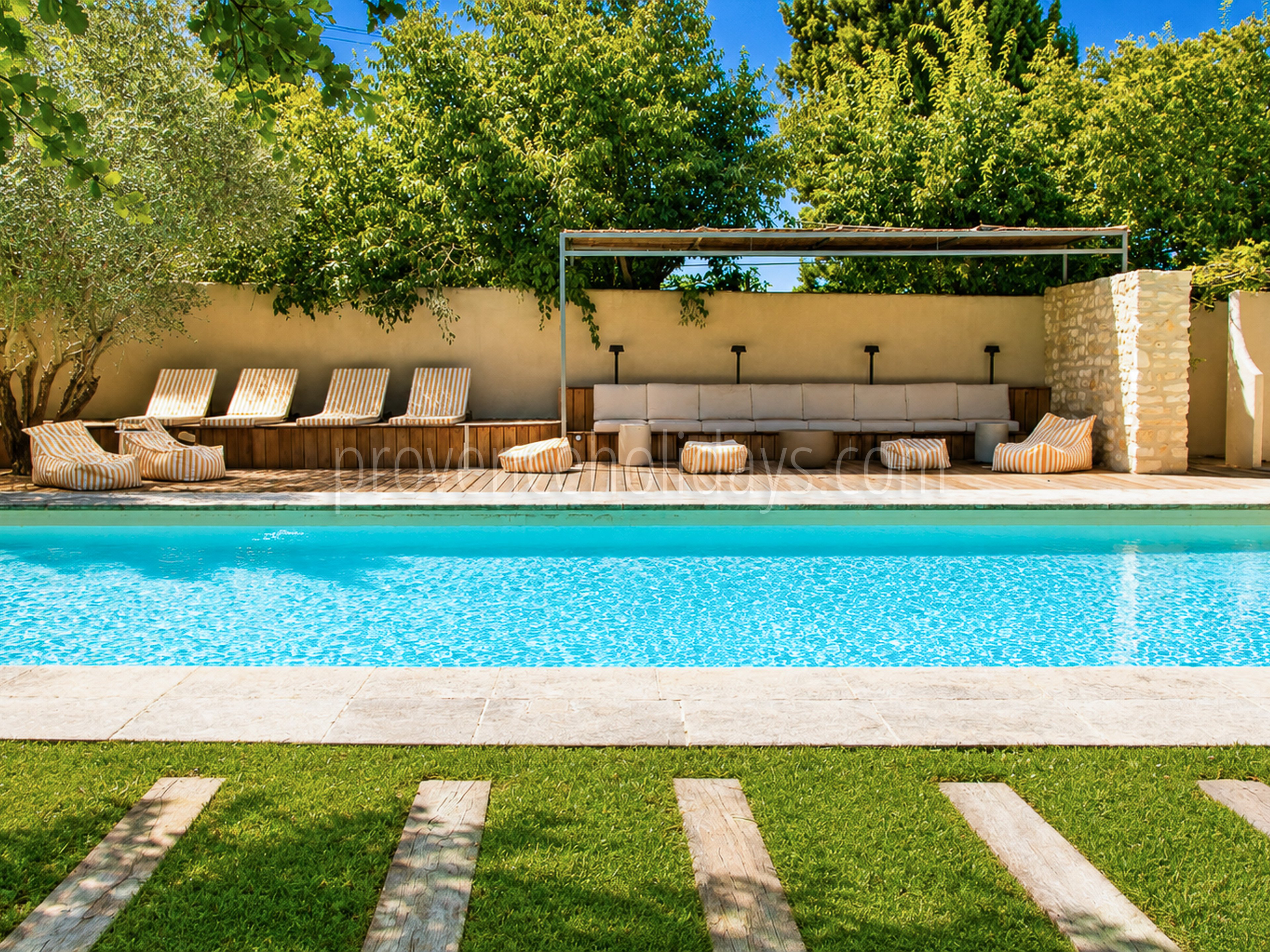 14 - Mas rénové à pied d\'Eygalières: Villa: Pool