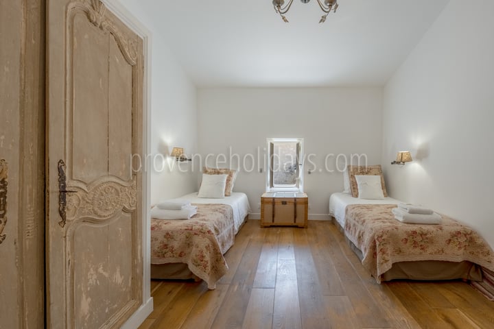 46 - Les Oliviers: Villa: Bedroom