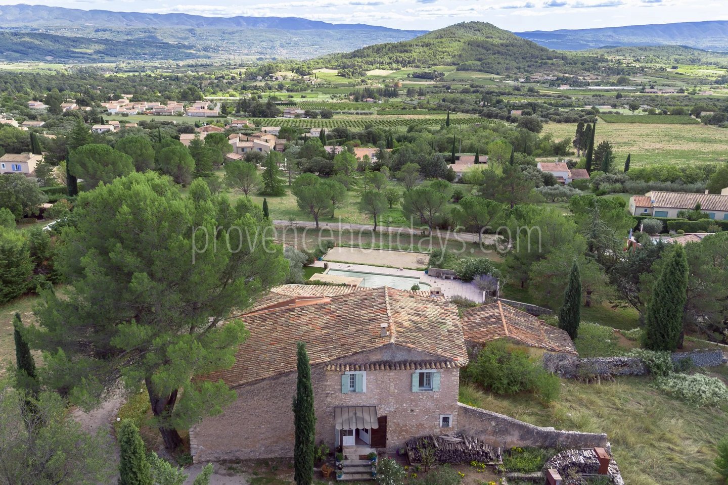 10 - Stone farmhouse in Saint-Saturnin-lès-Apt: Villa: Exterior