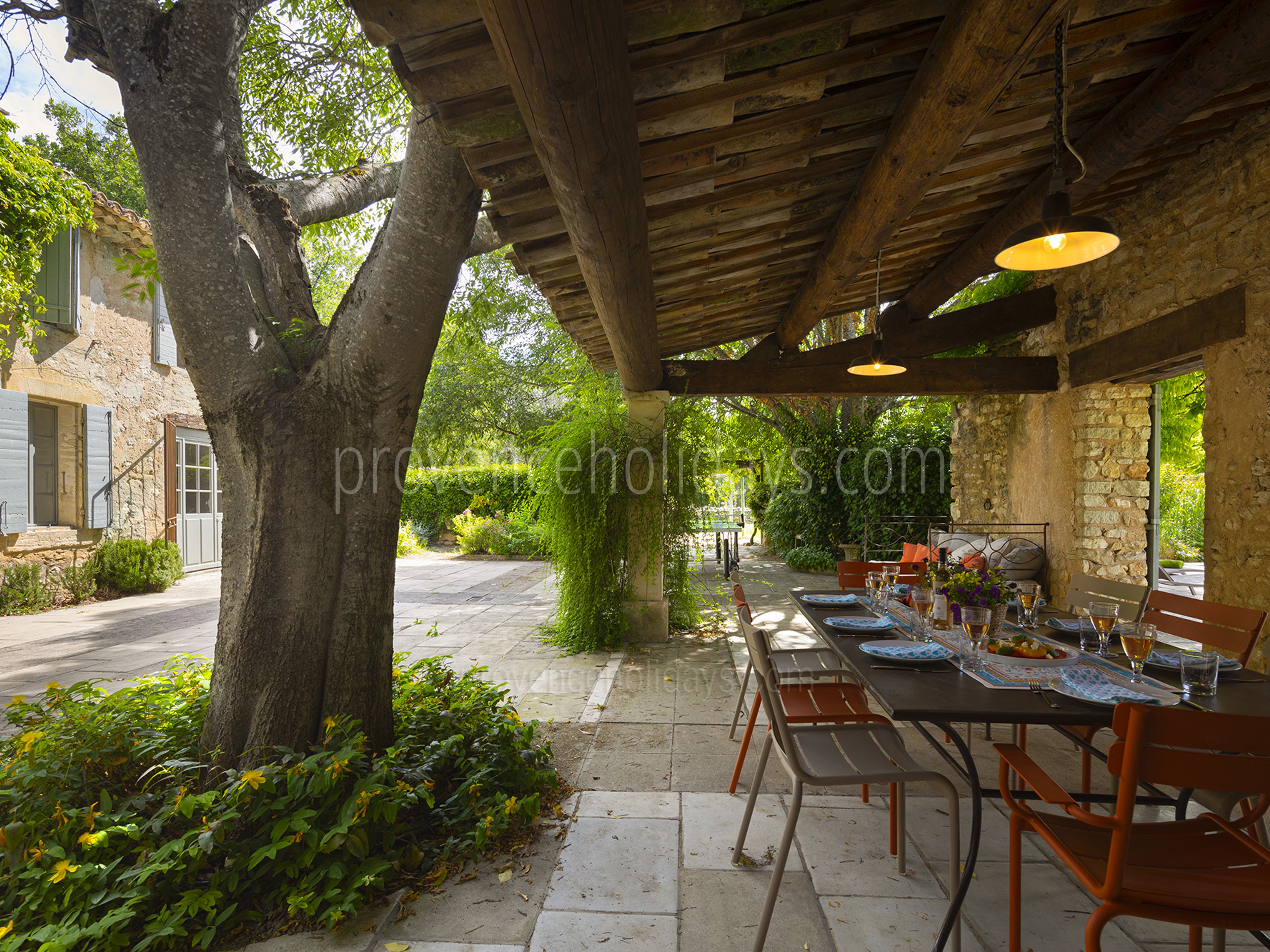11 - Mas des Lavandes: Villa: Exterior