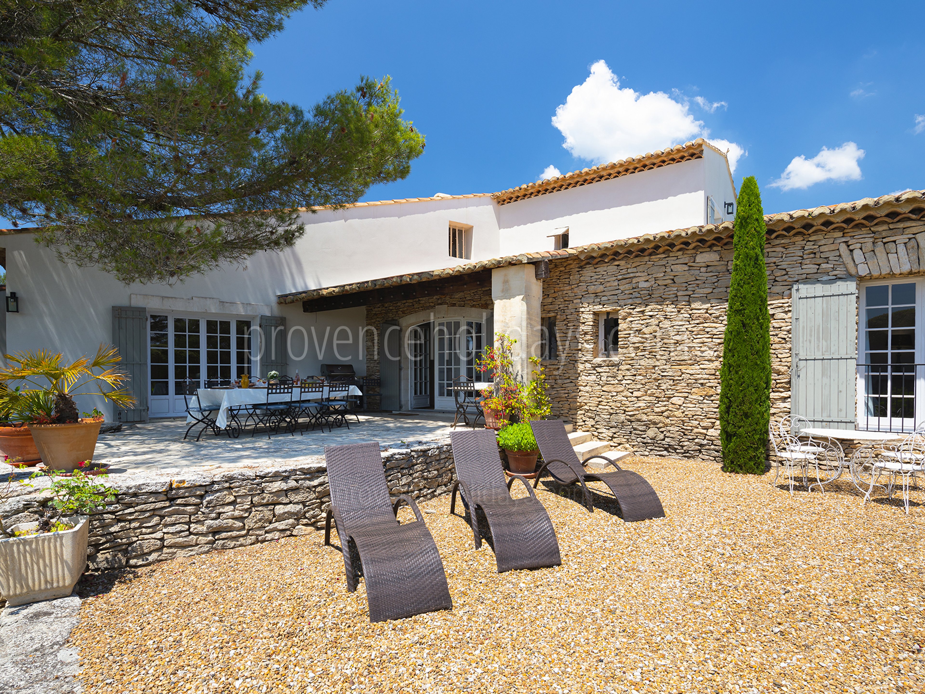 23 - Mas de Gordes: Villa: Exterior