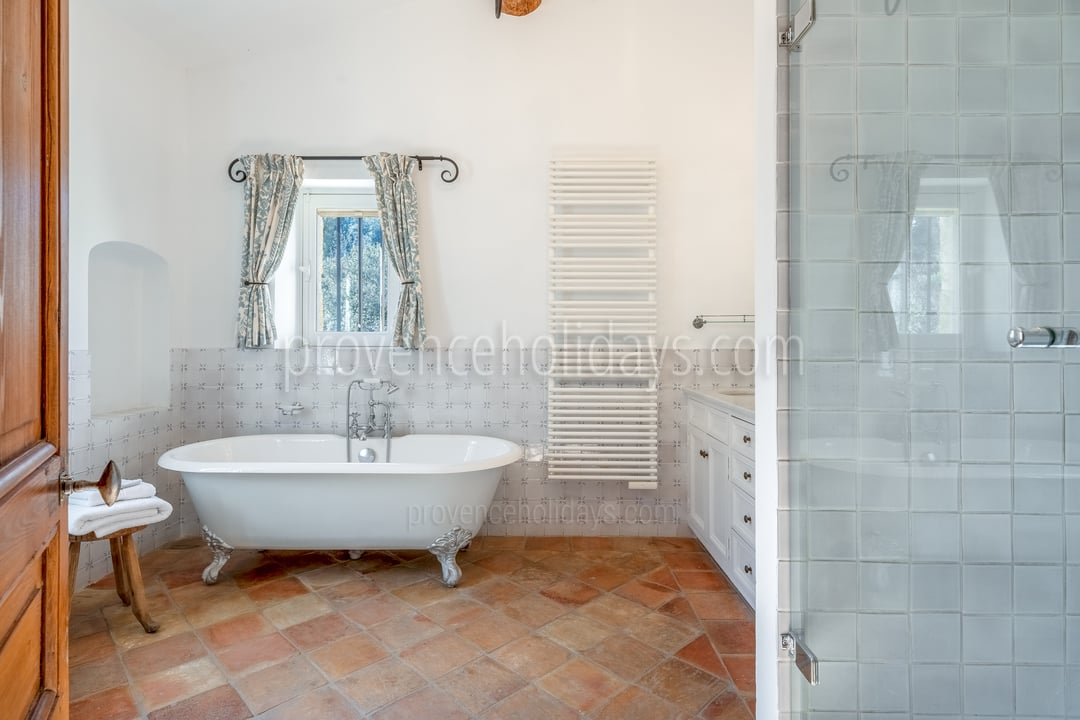 52 - Le Mas de Bonnieux: Villa: Bathroom