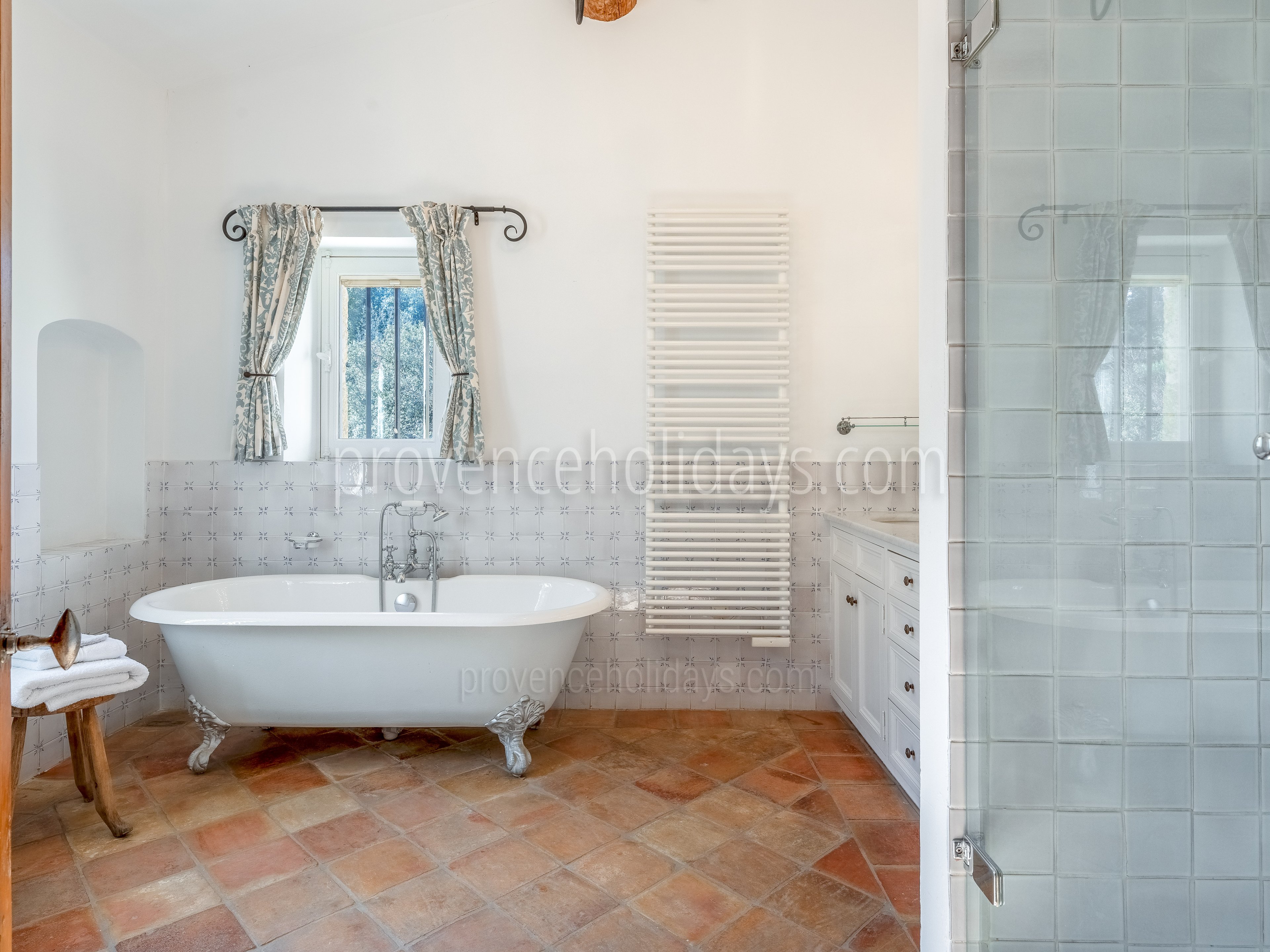 52 - Le Mas de Bonnieux: Villa: Bathroom