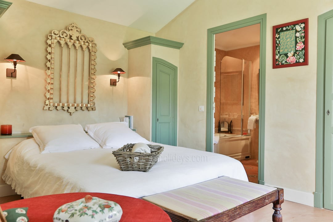 8 - Le Domaine des Cyprès: Villa: Bedroom