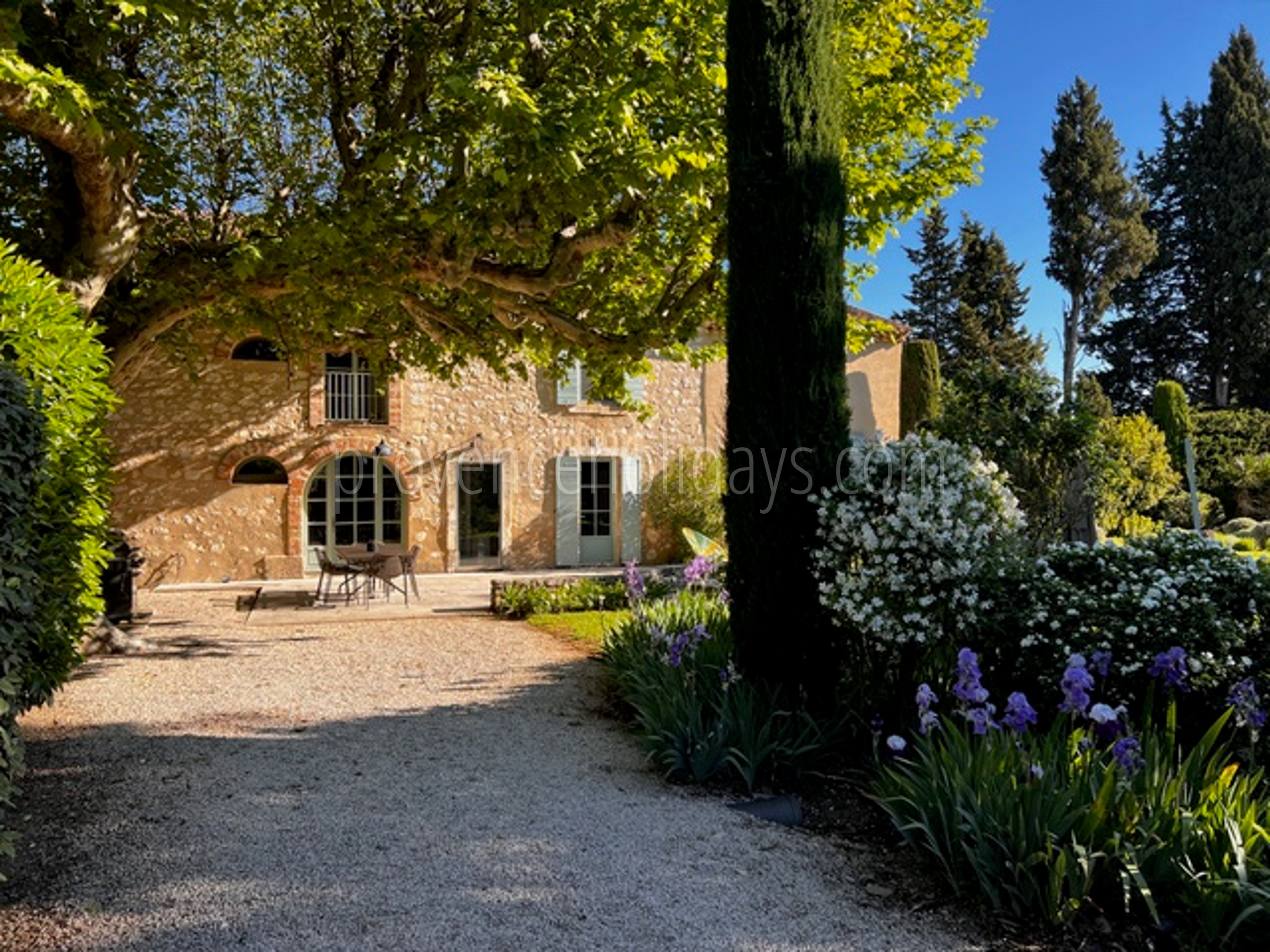 -1 - le Refuge Provençal: Villa: Exterior