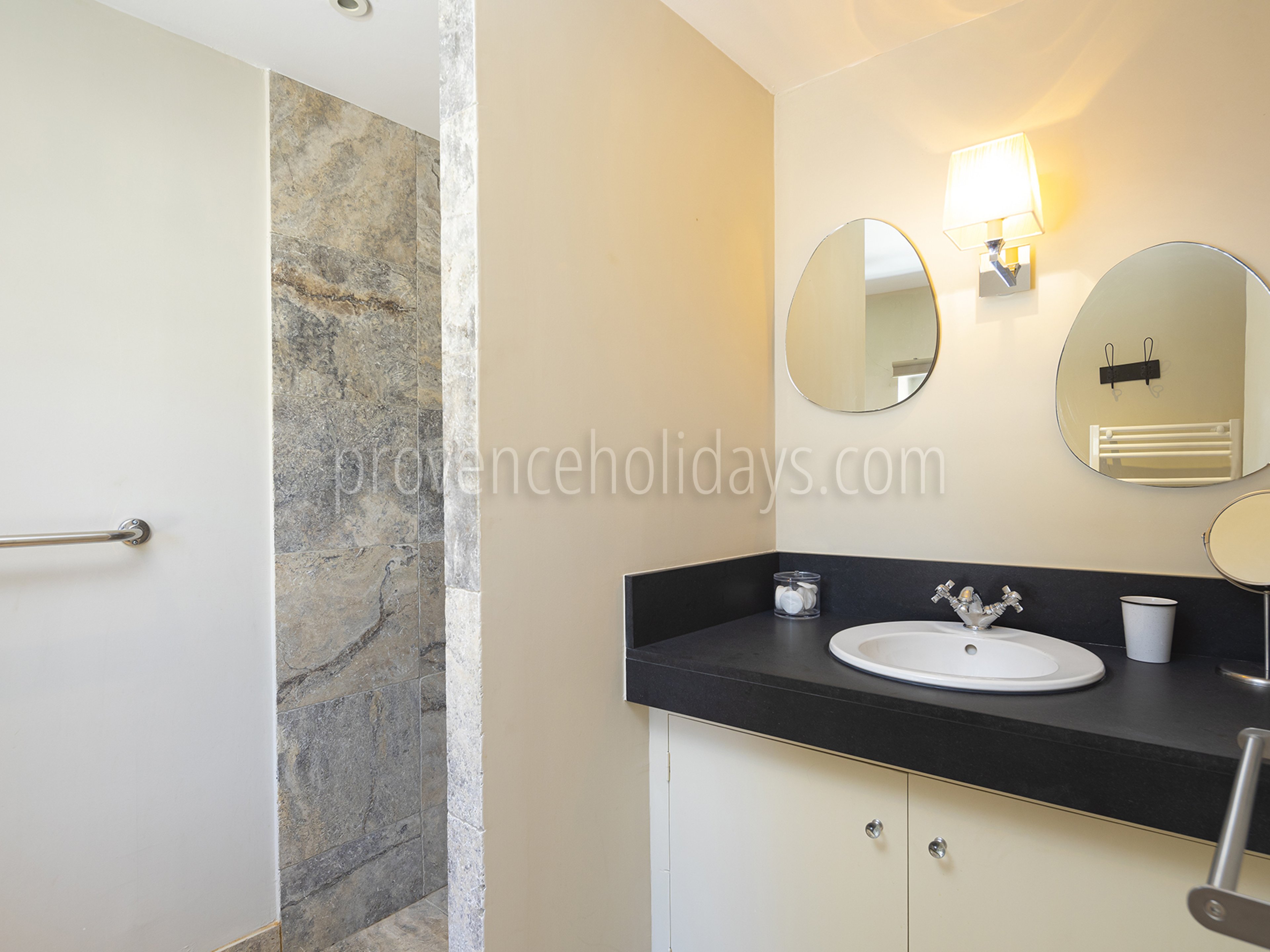 18 - Maison Valentine: Villa: Bathroom