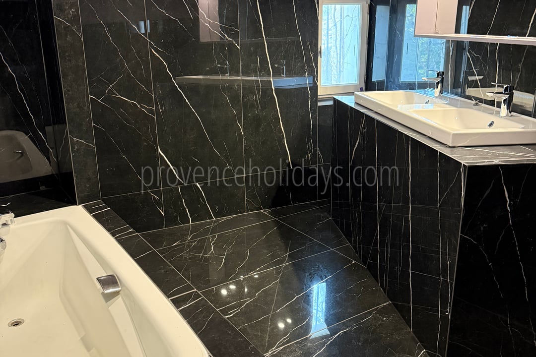 10 - Hotel Olivine: Villa: Bathroom
