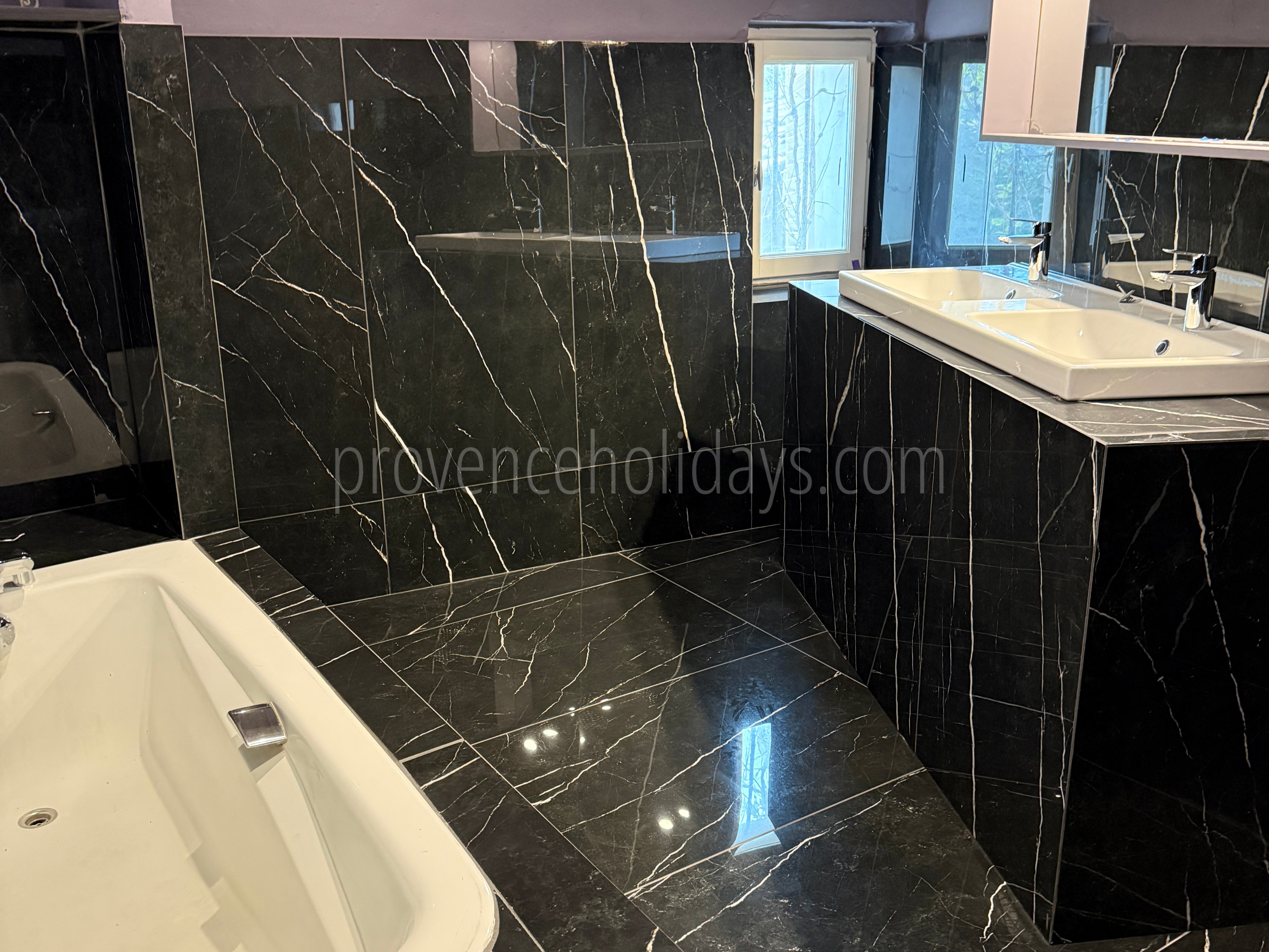 10 - Hotel Olivine: Villa: Bathroom