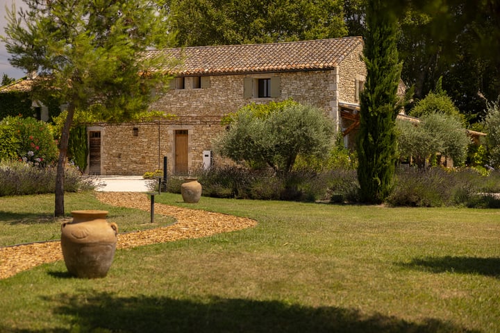 35 - Bastide Provençale: Villa: Exterior