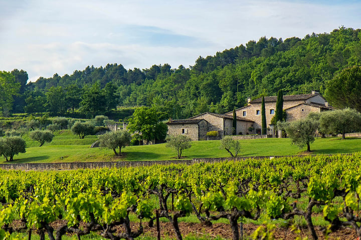 Superbe location de vacances avec court de tennis à Goult