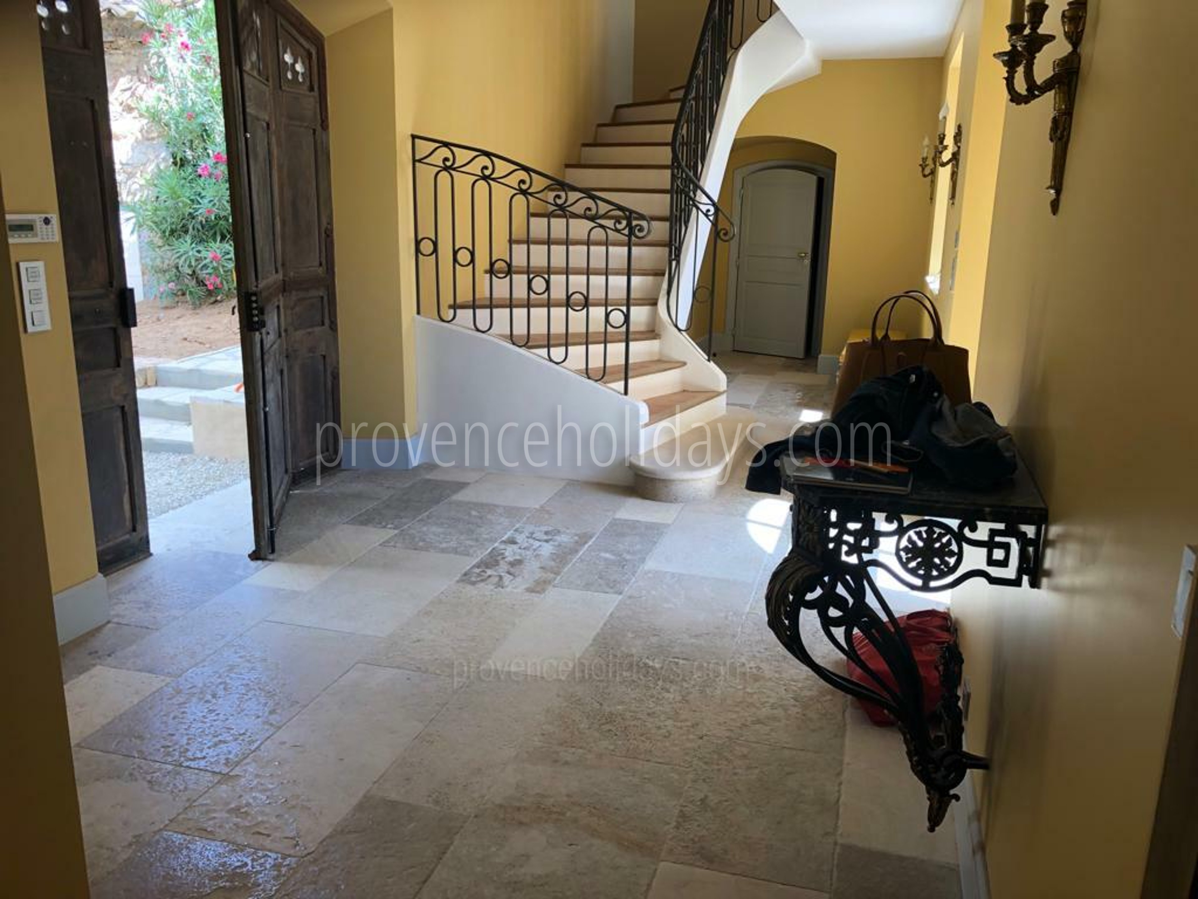 43 - Domaine d\'Isabelle: Villa: Interior