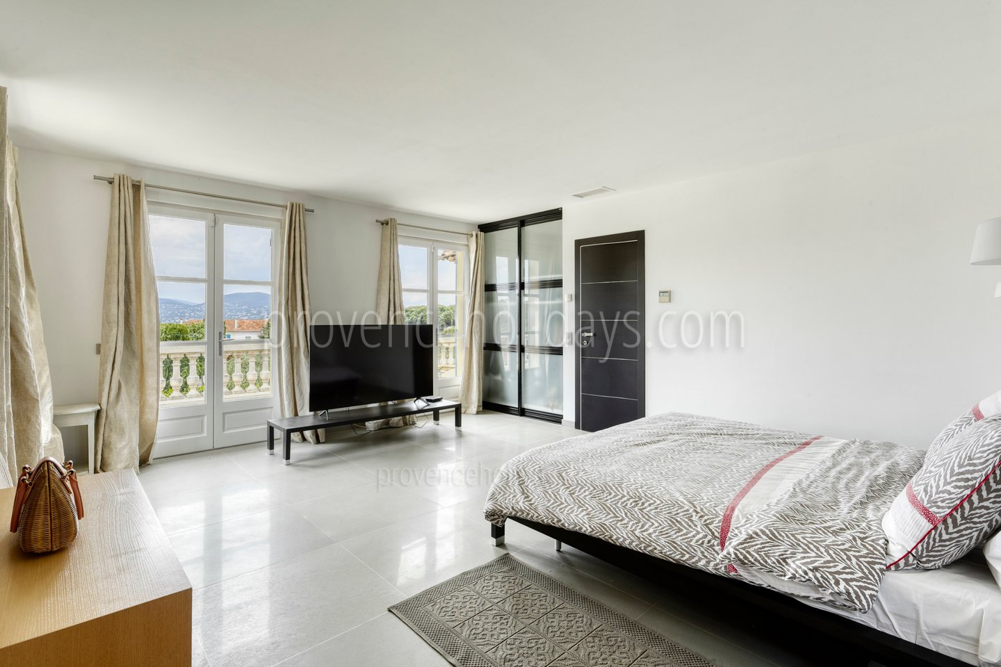 15 - Manoir Azuréen: Villa: Bedroom