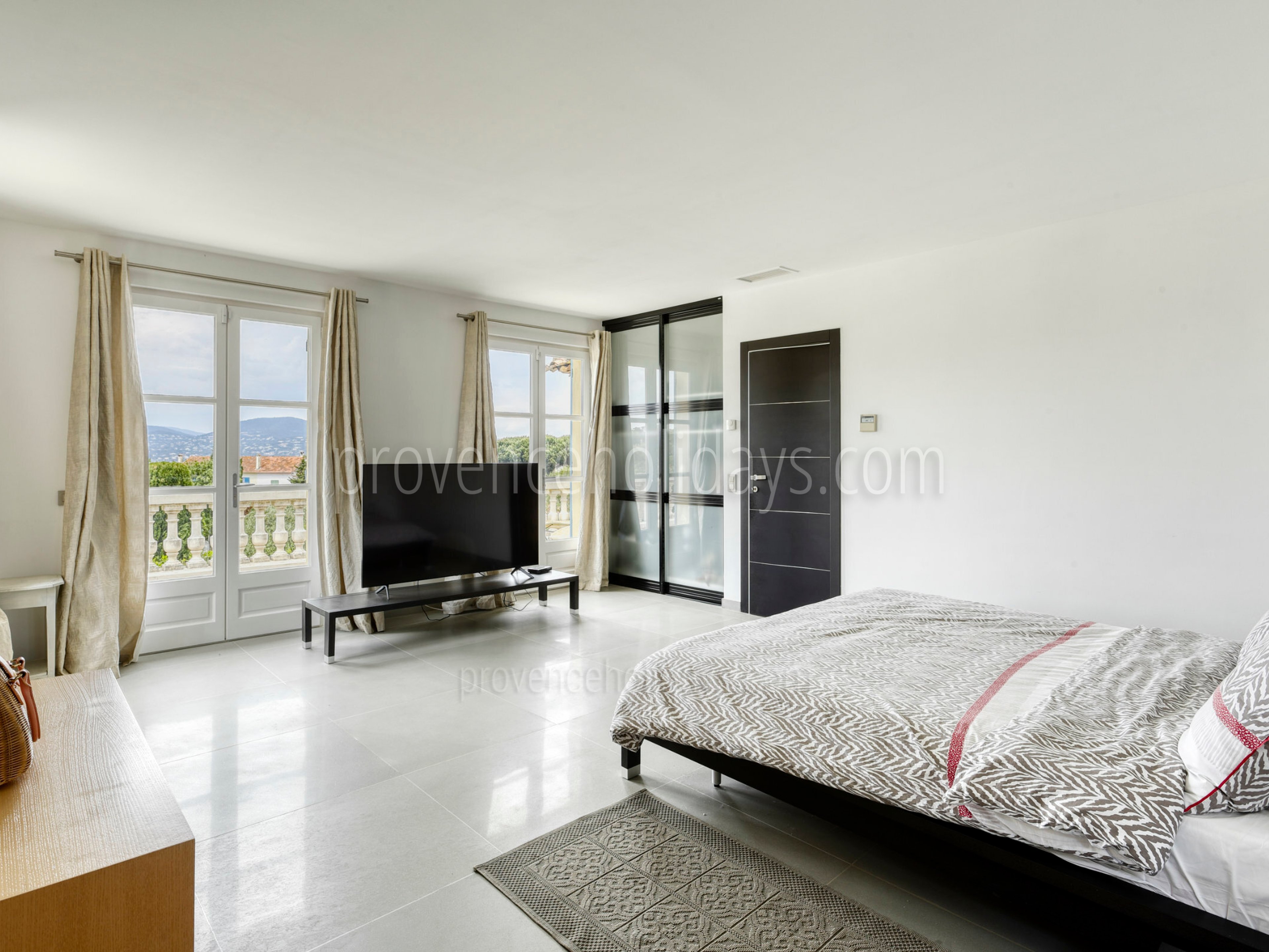 15 - Manoir Azuréen: Villa: Bedroom