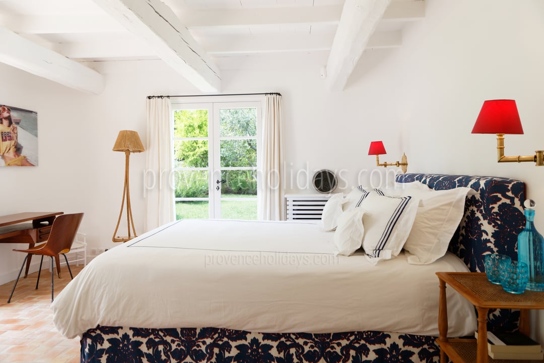 3 - Évasion Tropézienne: Villa: Bedroom
