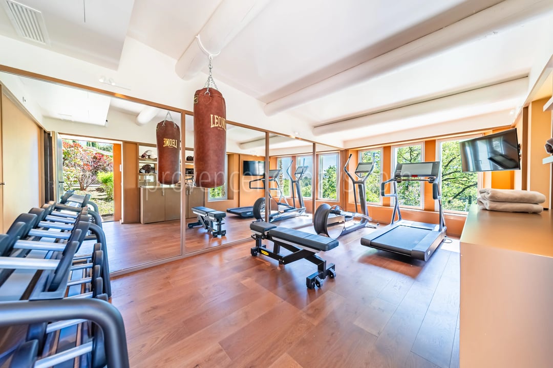 25 - Stone Property in Ménerbes: Villa: Interior