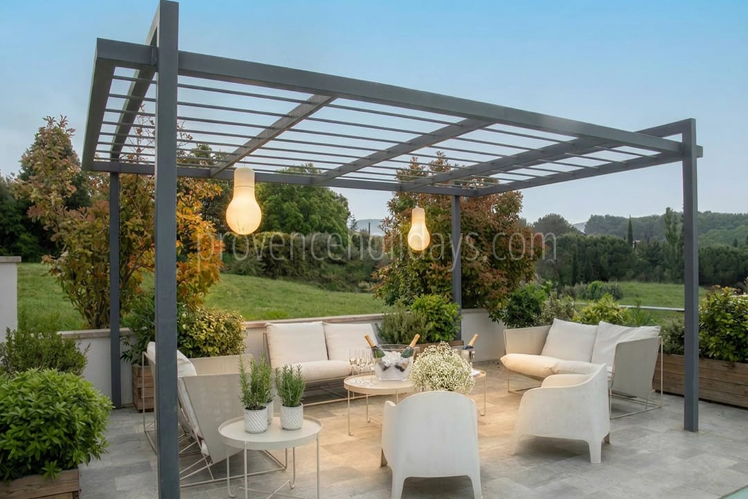 27 - Villa with pool in Pernes-les-Fontaines: Villa: Exterior