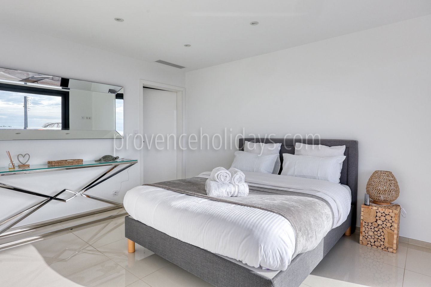 13 - Villa Sea Pearl: Villa: Bedroom