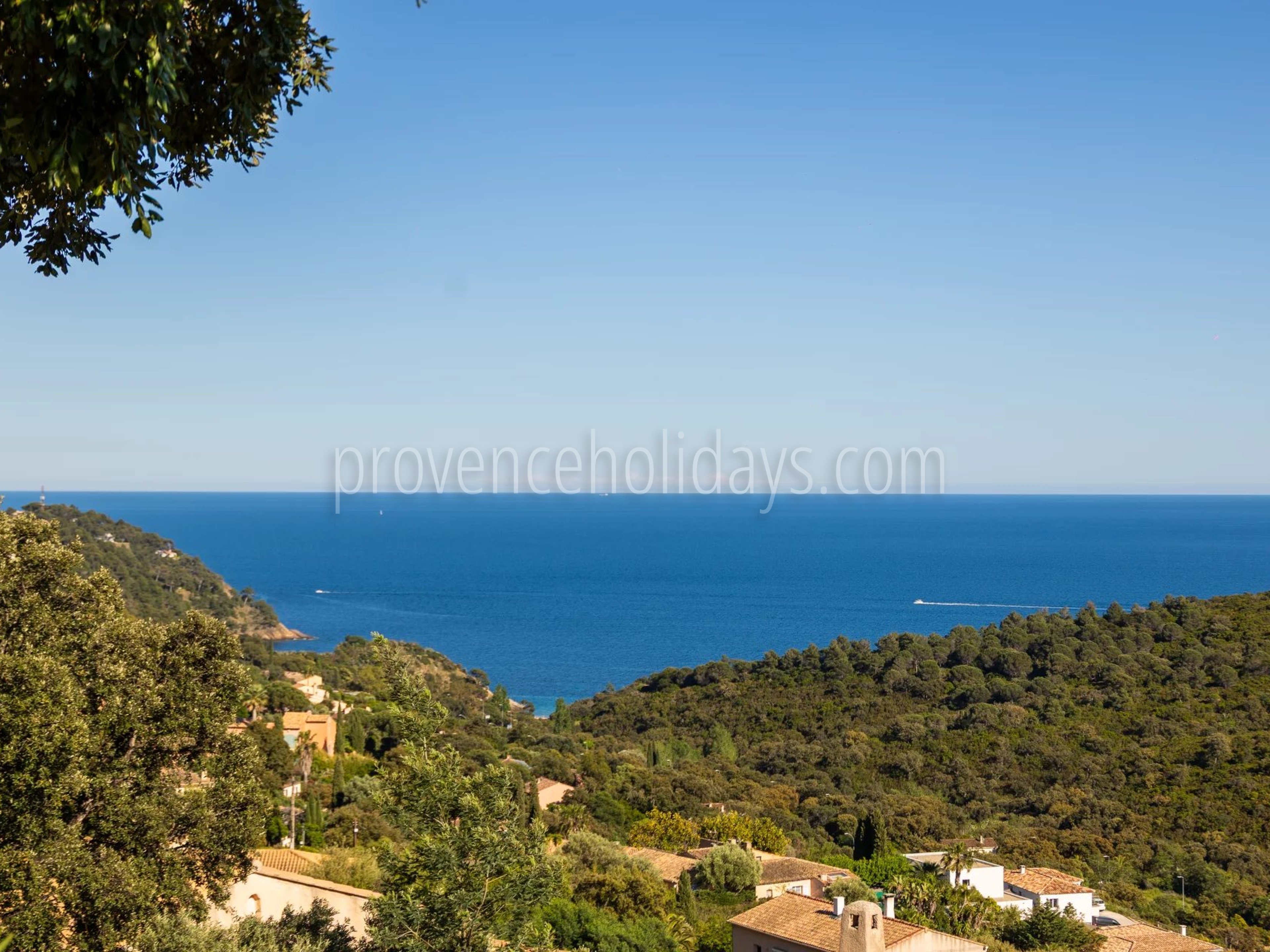 -1 - Provençaalse villa in Cavalaire-sur-Mer: Villa: Exterior