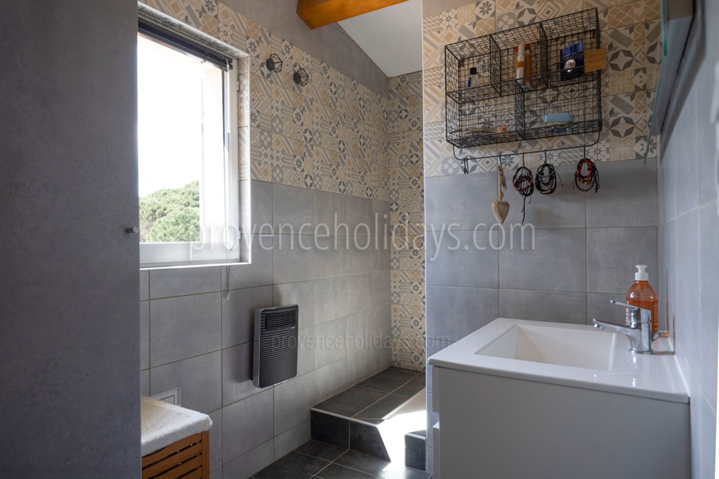 12 - Villa Grimaudine: Villa: Bathroom