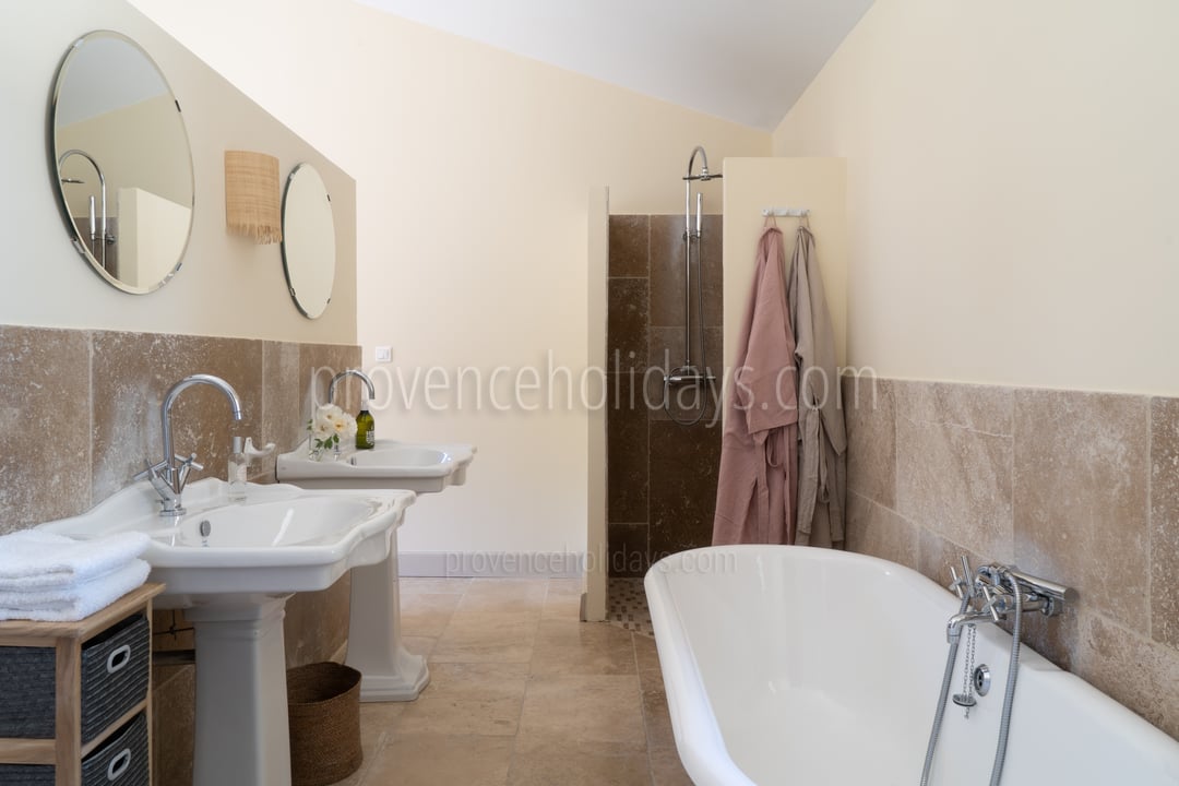 17 - Mas des Aupiho: Villa: Bathroom