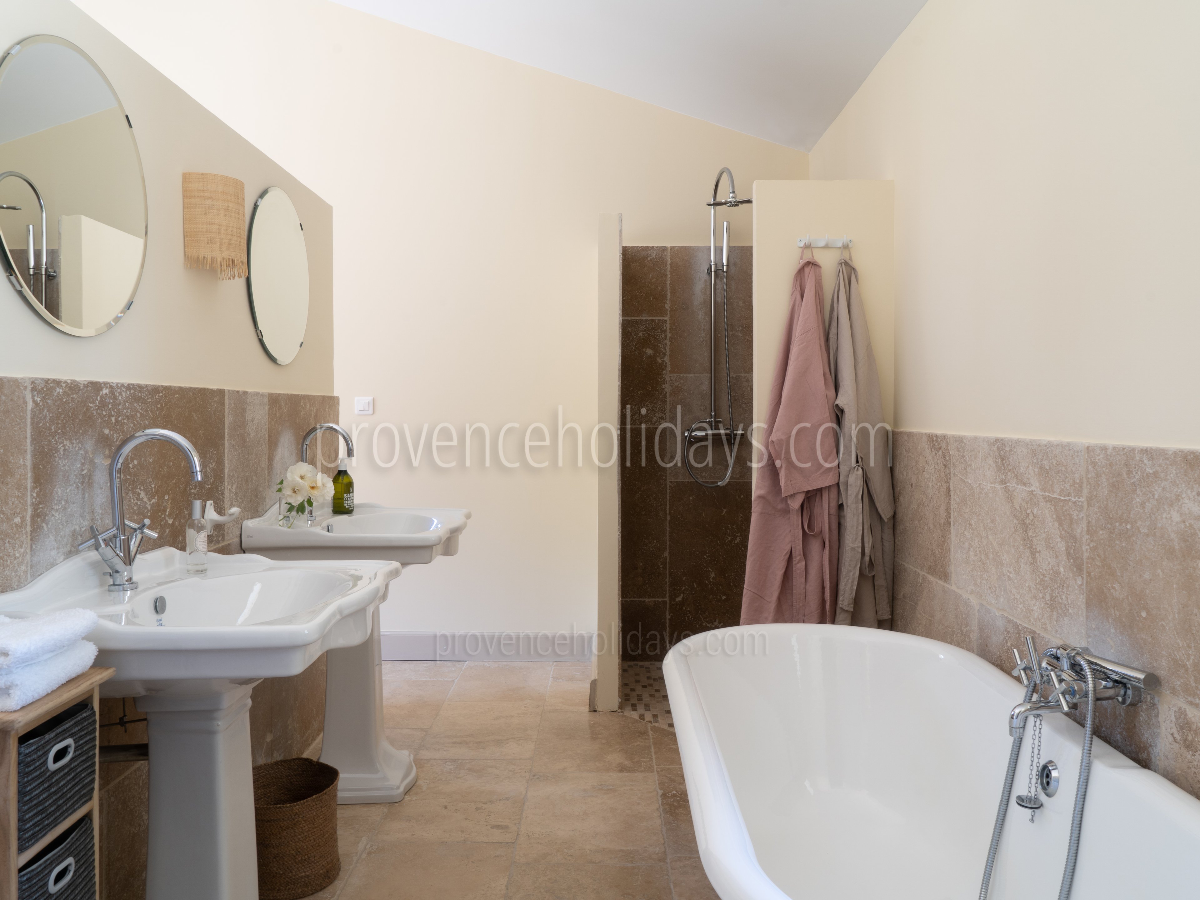 17 - Mas des Aupiho: Villa: Bathroom